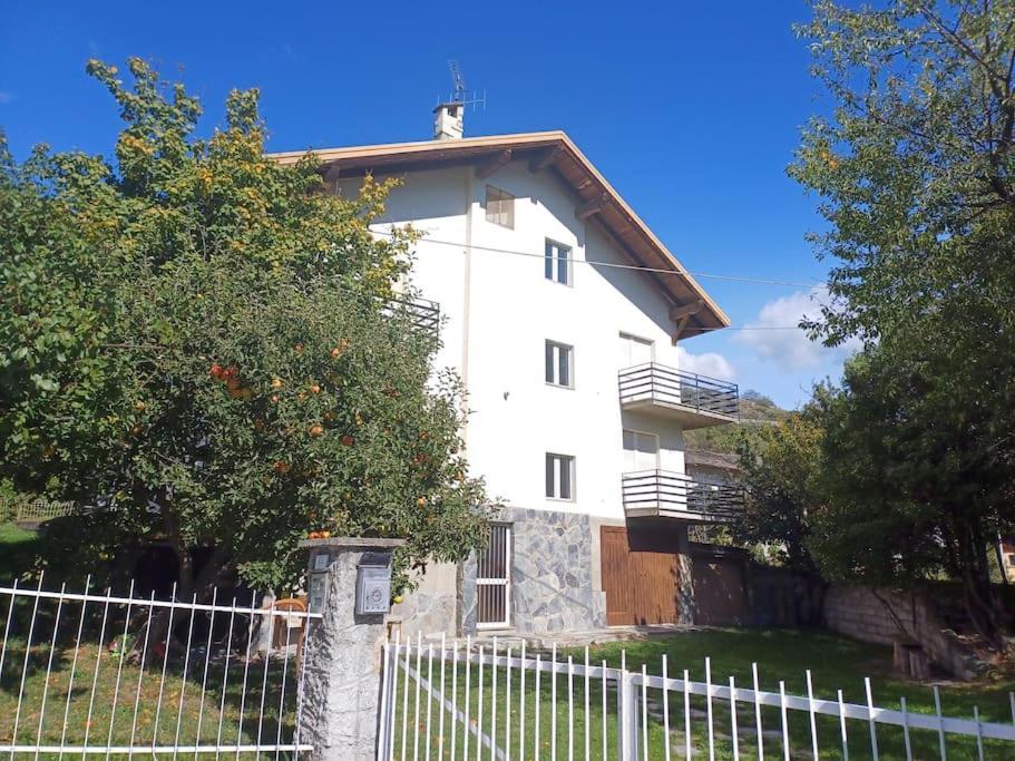 Casa Vacanza Leonardo Apartment Chambave ภายนอก รูปภาพ